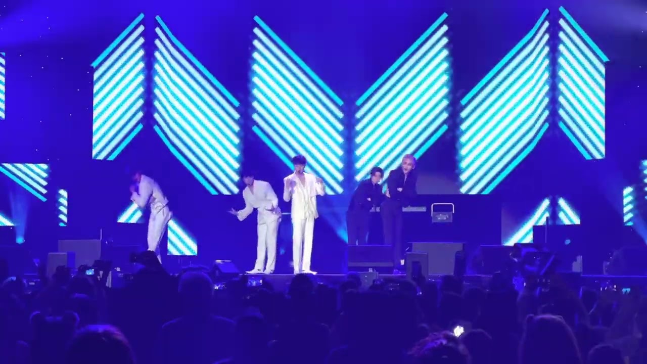 SF9 performing Play Hard at Hallyu Pop Fest 2022 in London 220710