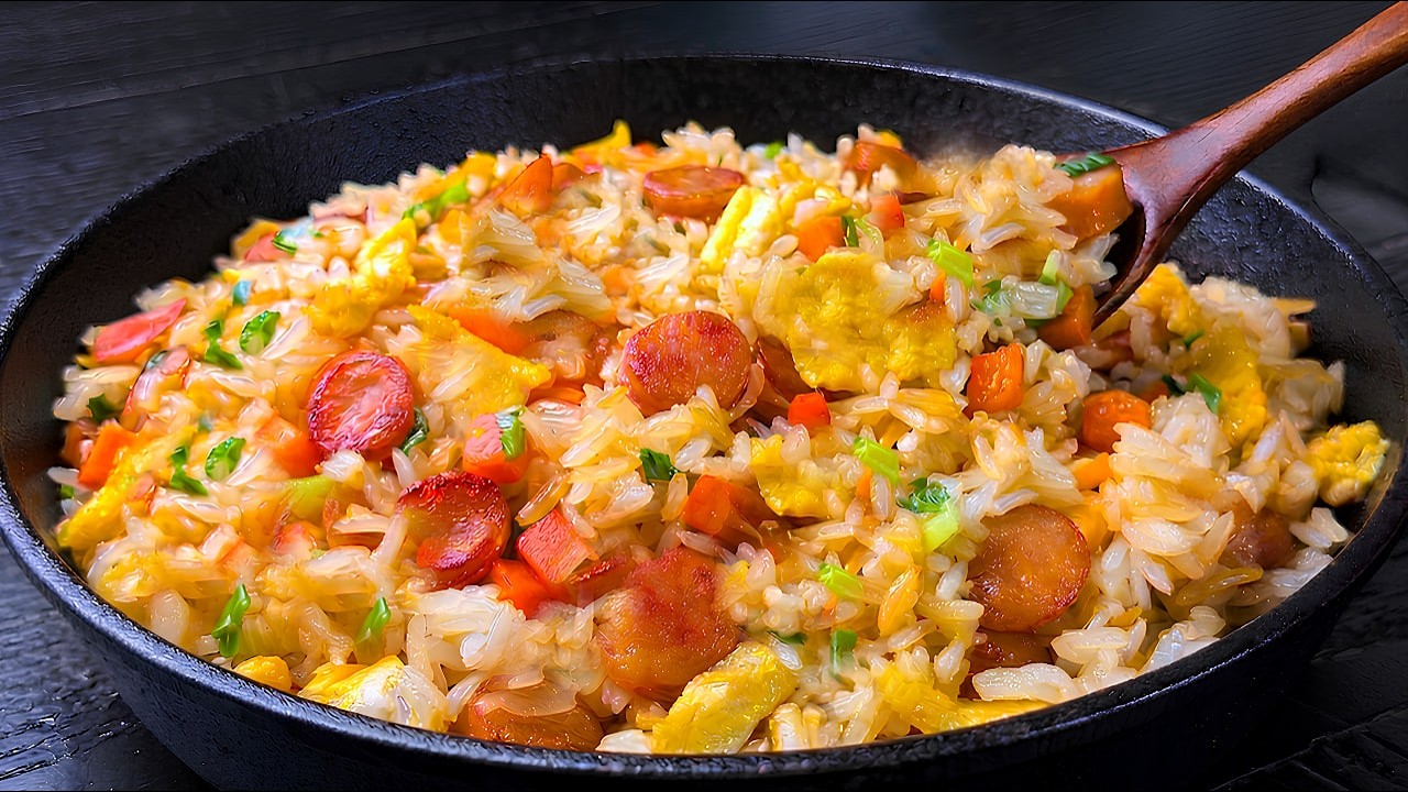 K&ouml;stliches und einfaches Rezept f&uuml;r Reis mit Eiern in der Pfanne.