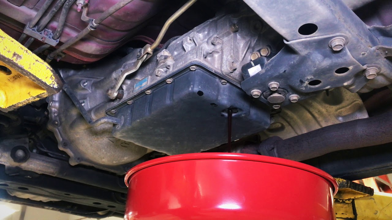 Замена масла в автоматической коробке передач на Toyota Tacoma 2001 года выпуска.