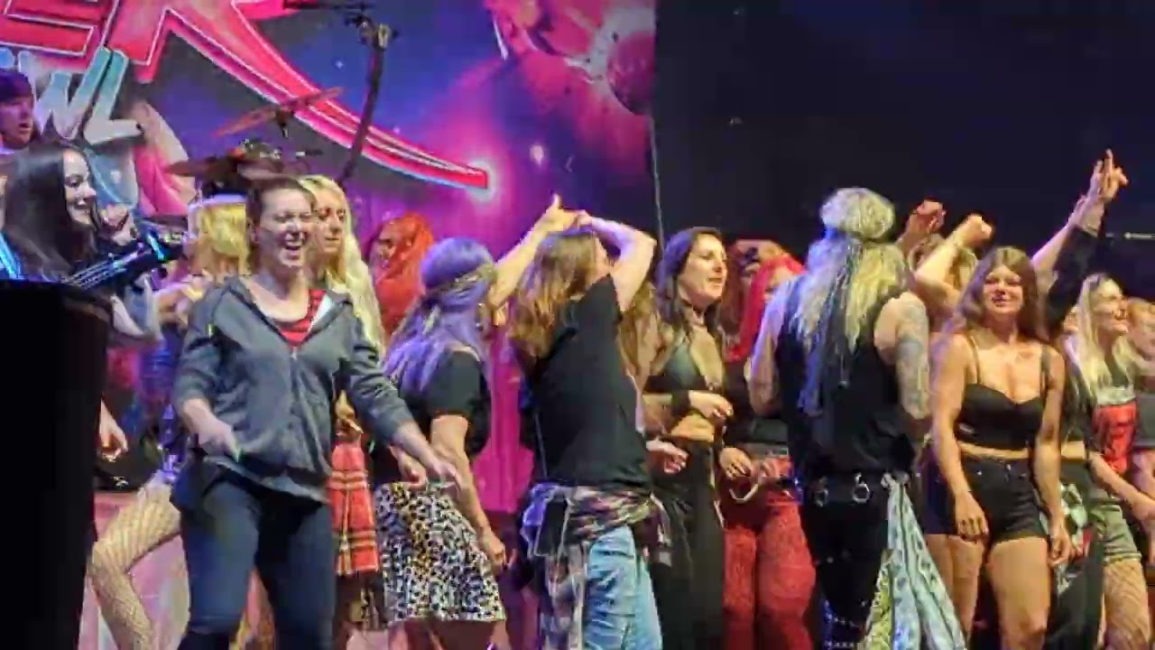 Steel Panther - 17 Girls in the Row/Party Like...(Augsburg, Germany)