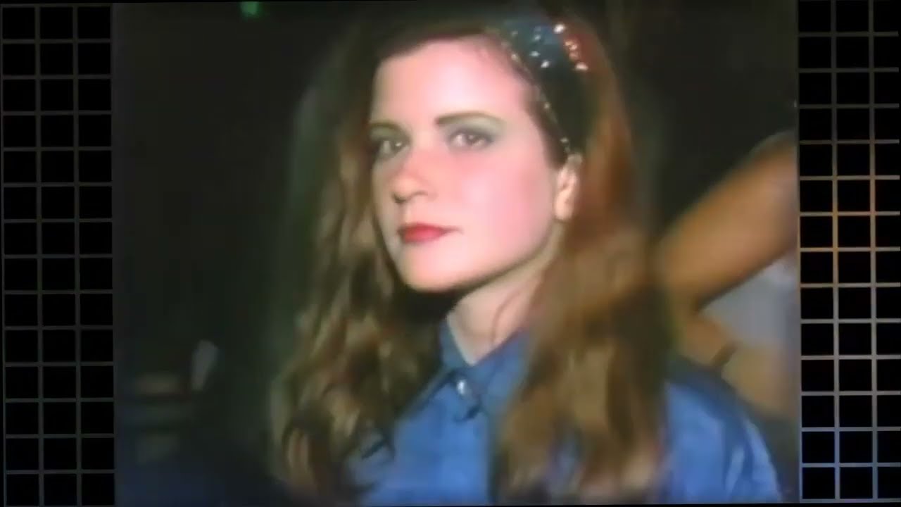 L’Amour Toujours só que é um funk mt viciante