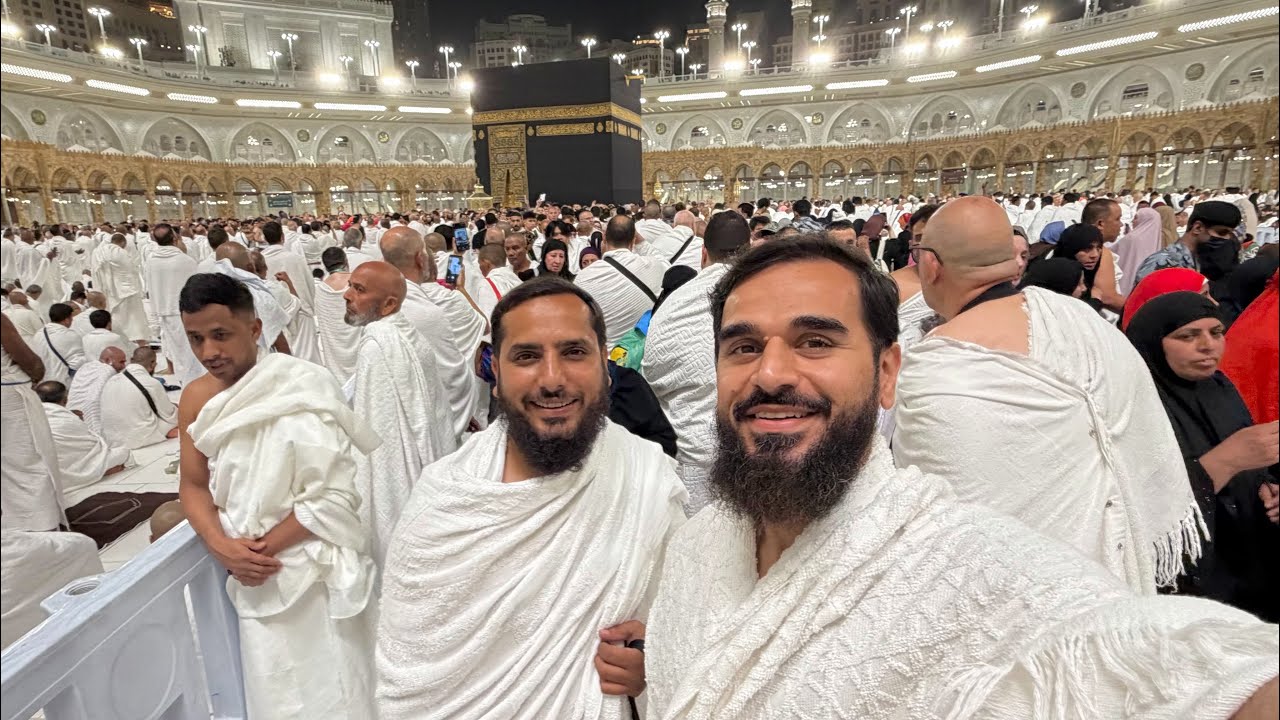 Finally flight mil gai hamen aur Makkah pohanch gae umrah karne 😍🕋