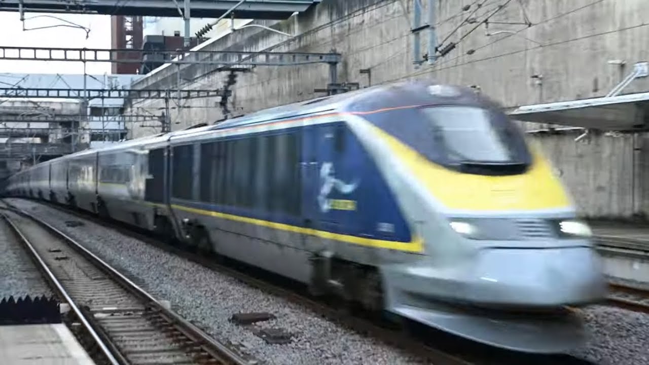 Eurostar & Southeastern passes and stops at Stratford International - Class 373, 374 & 395 - 4K