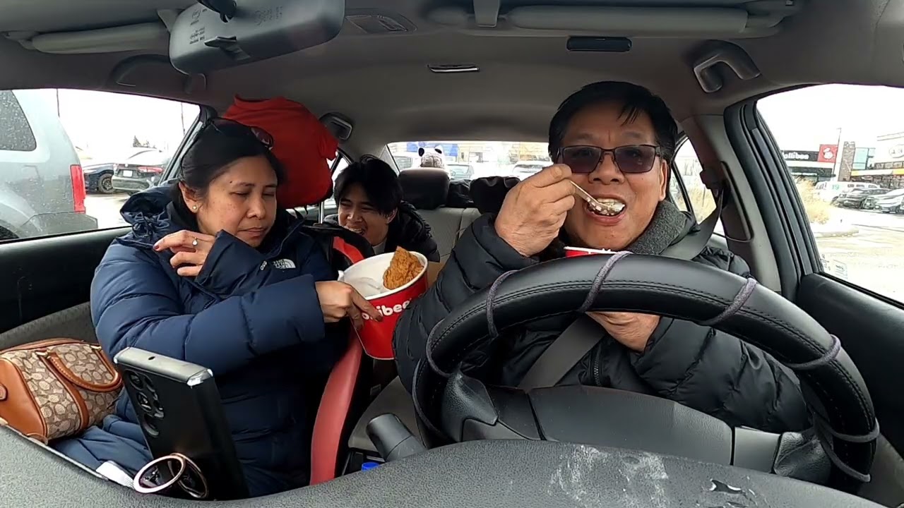 Napadaan sa Jollibee #buhaycanada #buhayofw #travel 