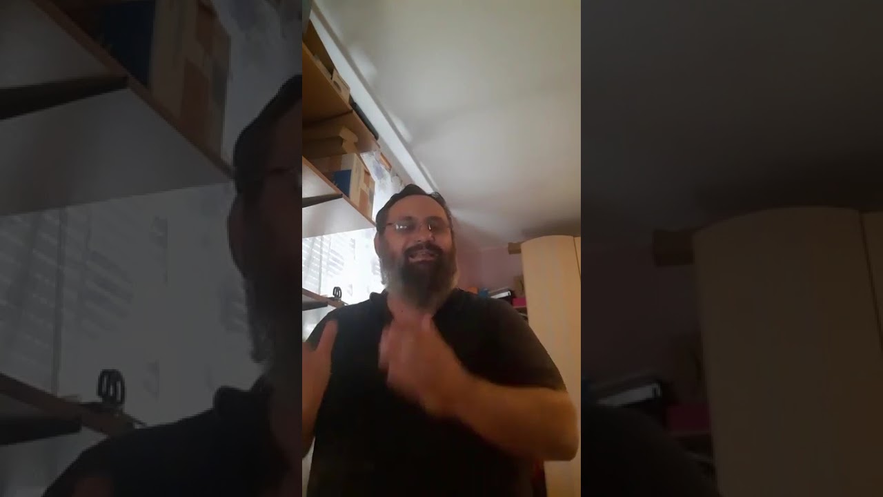 Pe când Îl duceau să-L răstignească, au pus mâna pe un anume Simon din Cirene,