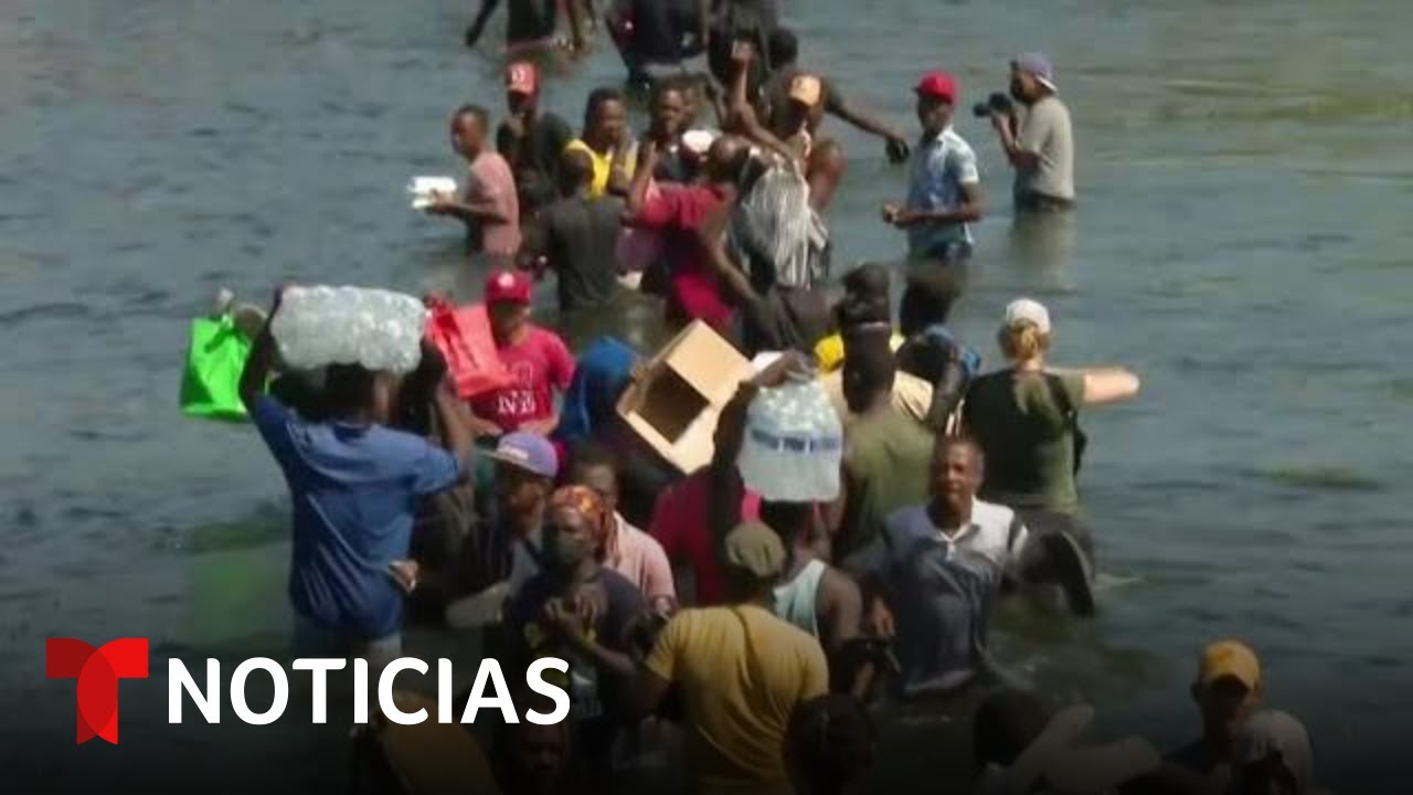 Comienzan deportaciones de haitianos varados en la frontera | Noticias Telemundo