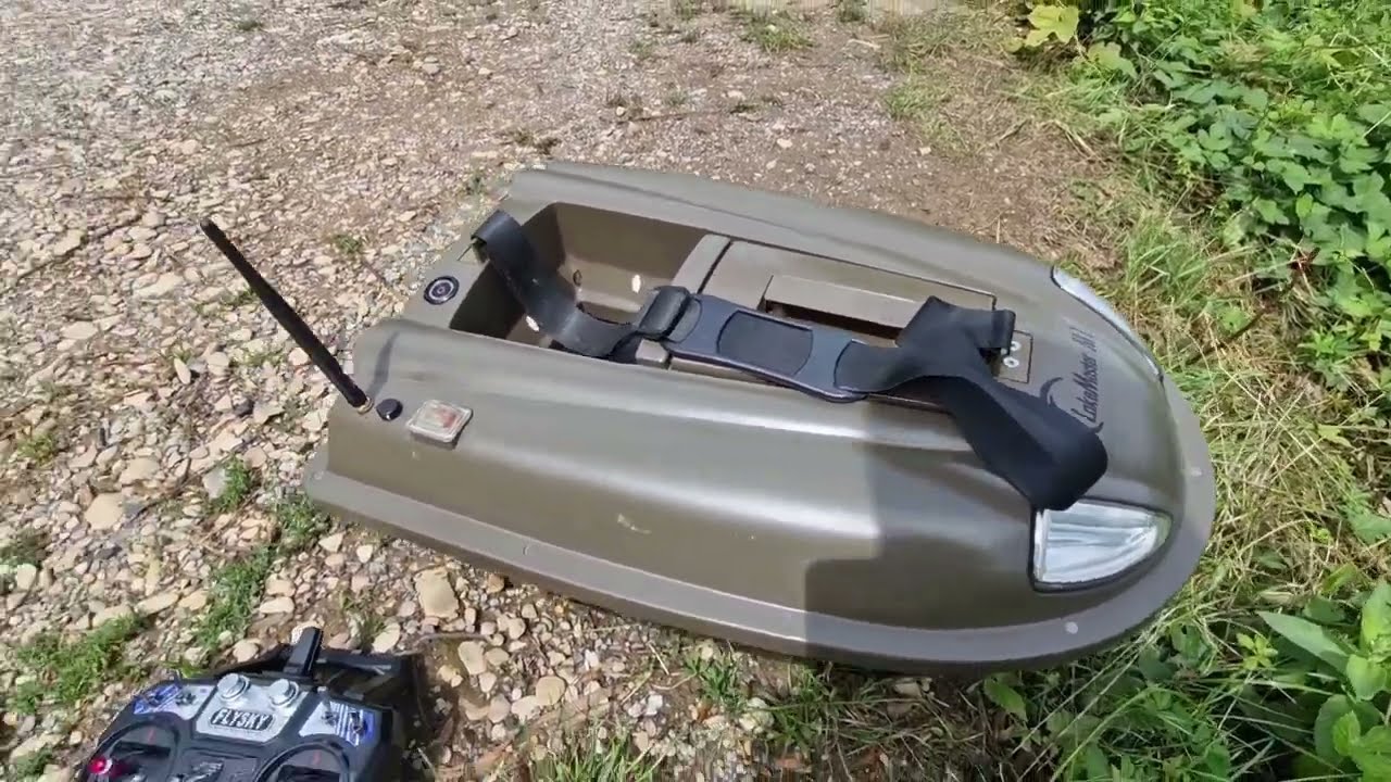Futtterboot Lakemaster M1 mit Uniboat Autopilot!