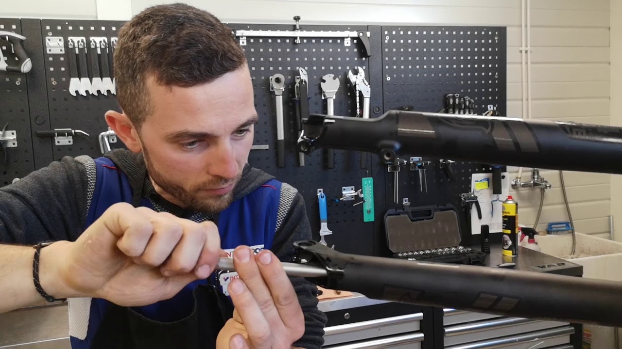 Entretien fourche technicien cycle Intersport Embrun