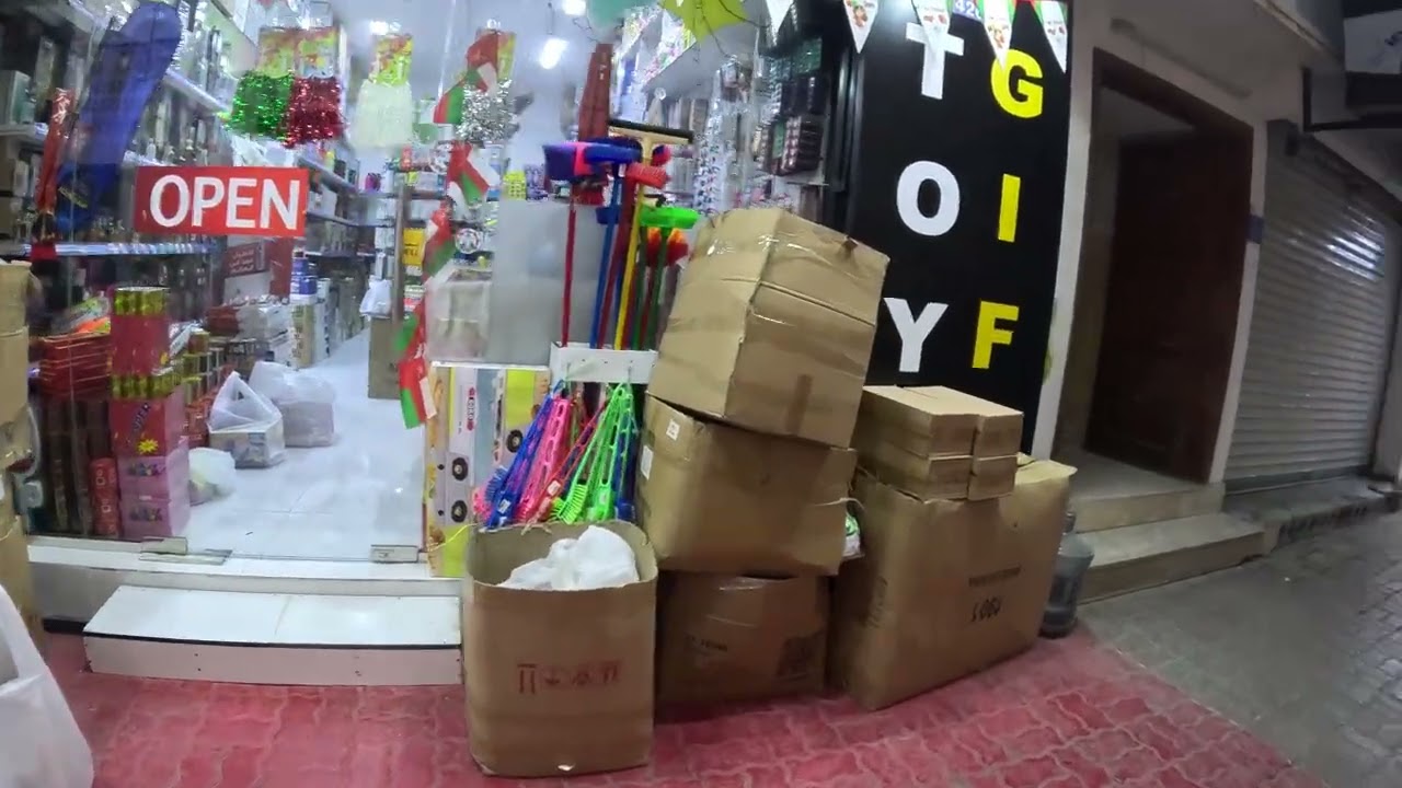 المشي إلى سوق روي — Walking to Ruwi Souq 
