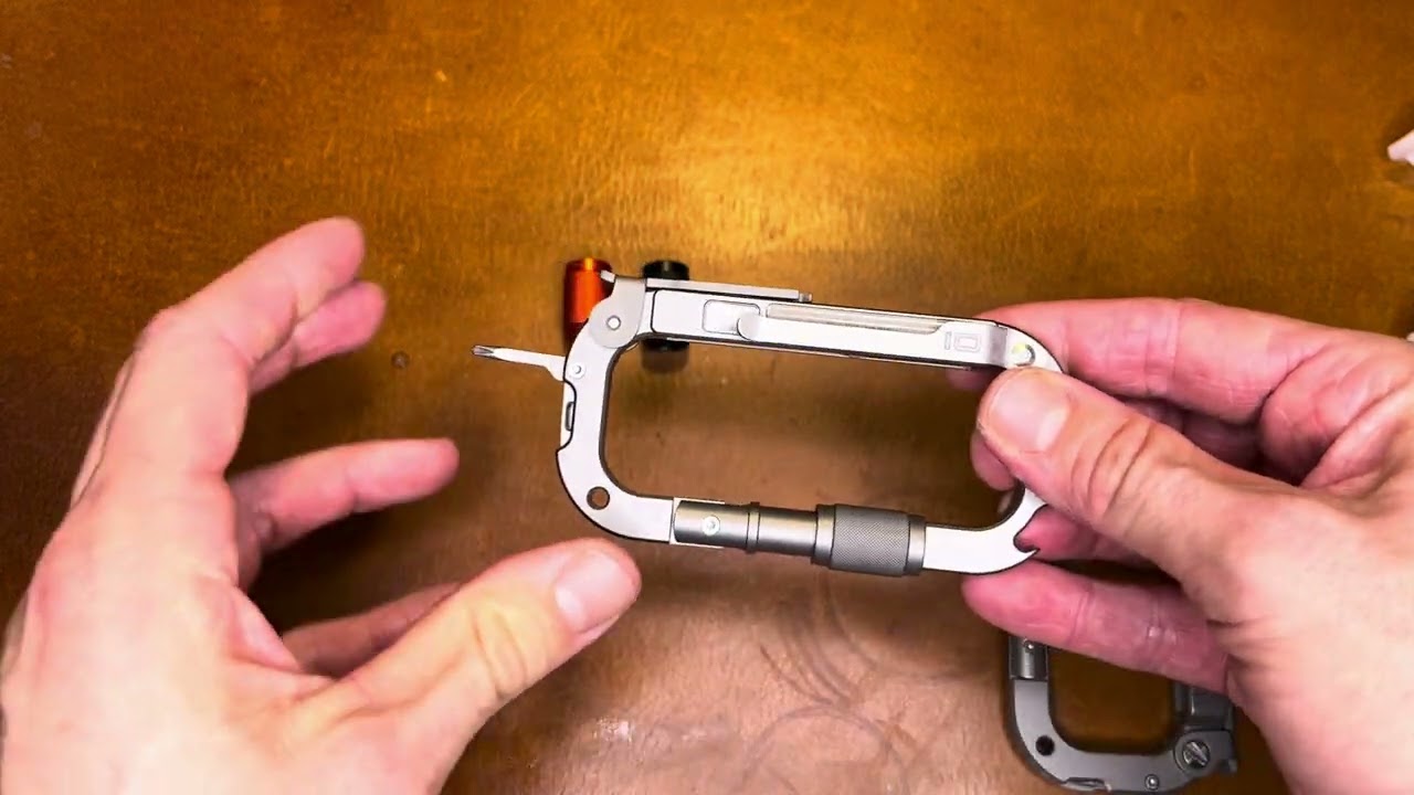 OCTO MAX 20-in-1 Carabiner tool