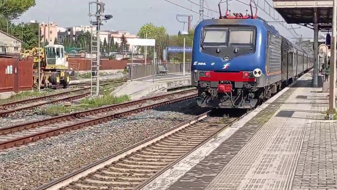 Treni merci e passeggeri alla stazione di Monterotondo-Mentana
