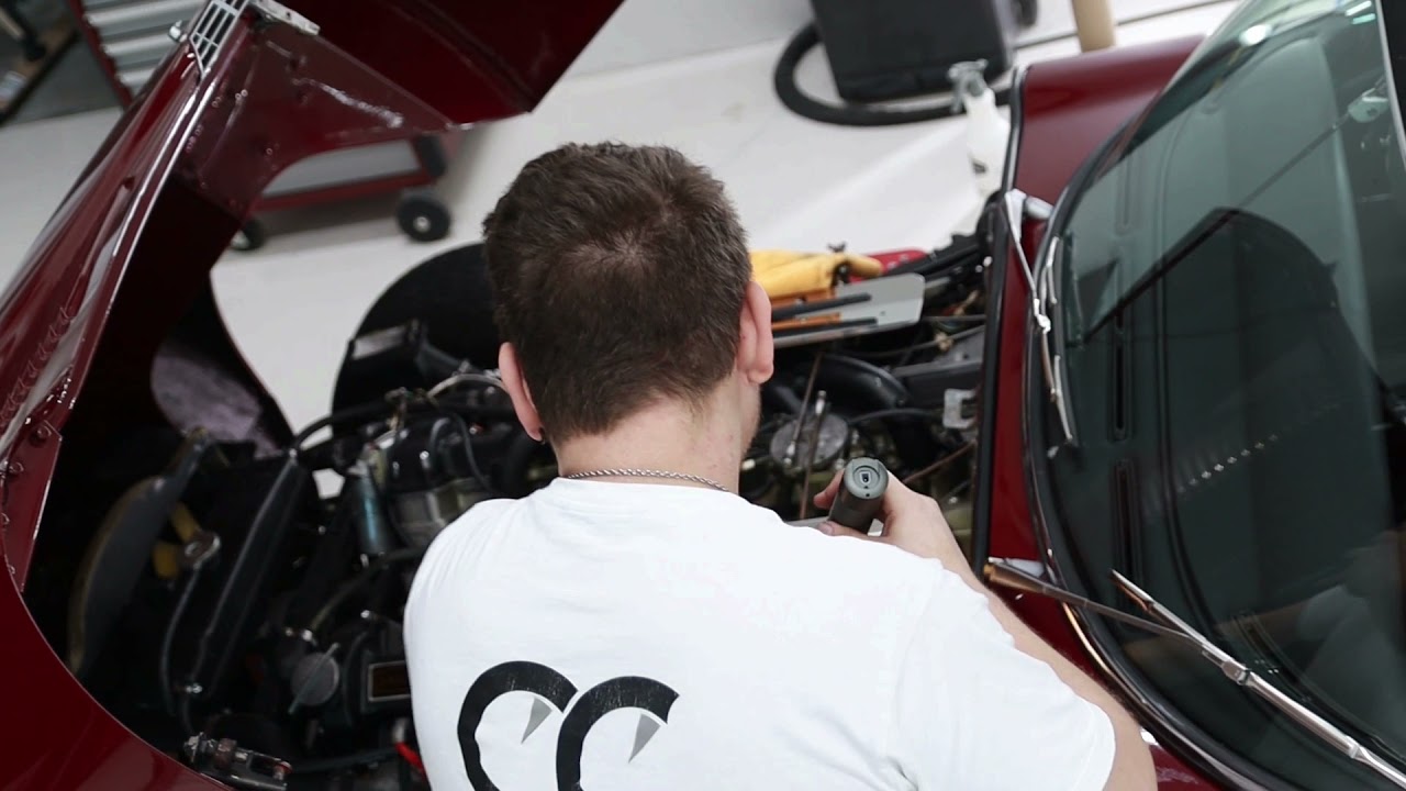 Jaguar E  Type V12 bekommt ein Full Detailing