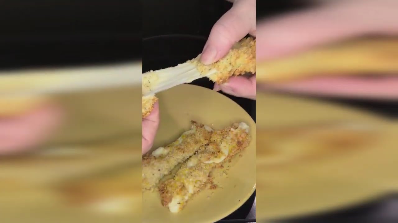 Cheese Pull Mozzarella Sticks #mozzarellasticks #cheesepull
