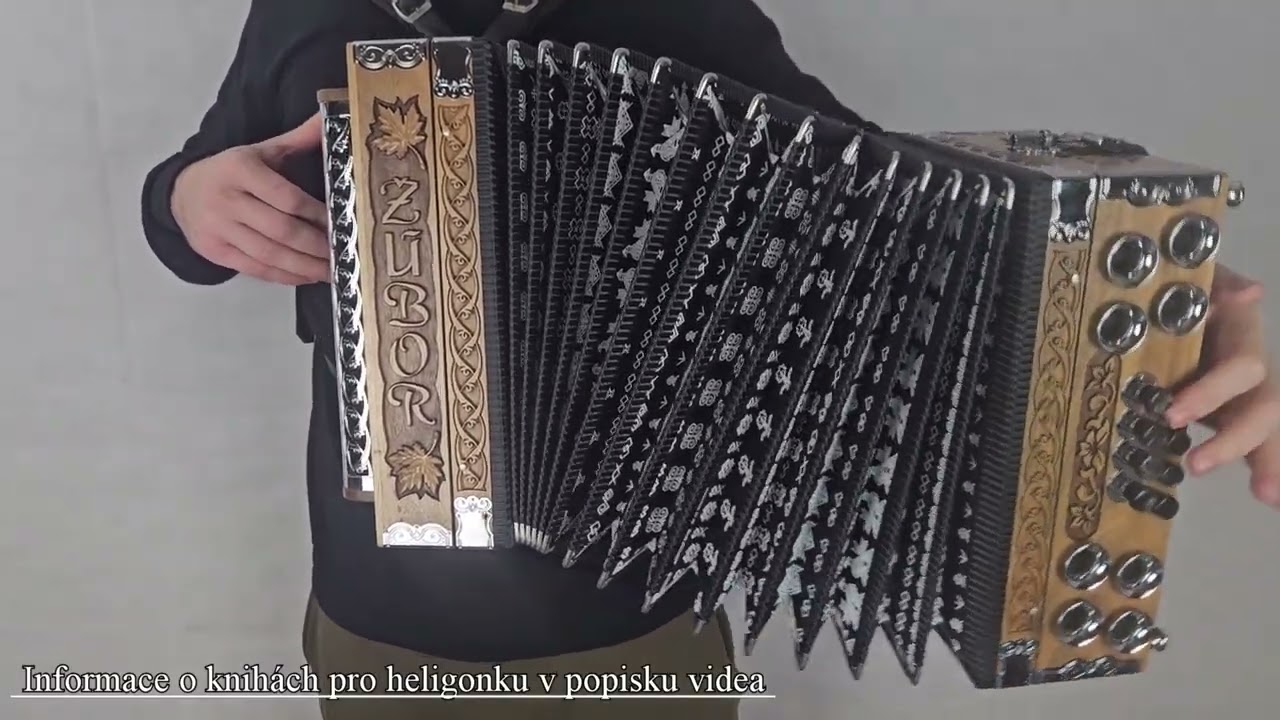 Heligonka- Sedí panna v komůrce