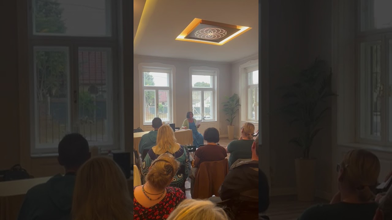 A M&Aacute;GUS: felolvas&aacute;s k&eacute;sz&uuml;lő k&ouml;nyvemből. Kecskem&eacute;t 2025. okt&oacute;ber 11-&eacute;n