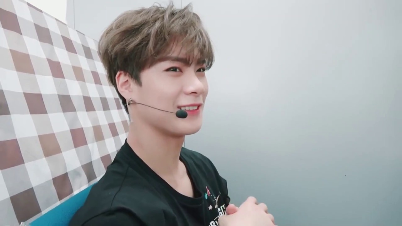 moonbin being needy for a mere 4 minutes *💙🕯💐*