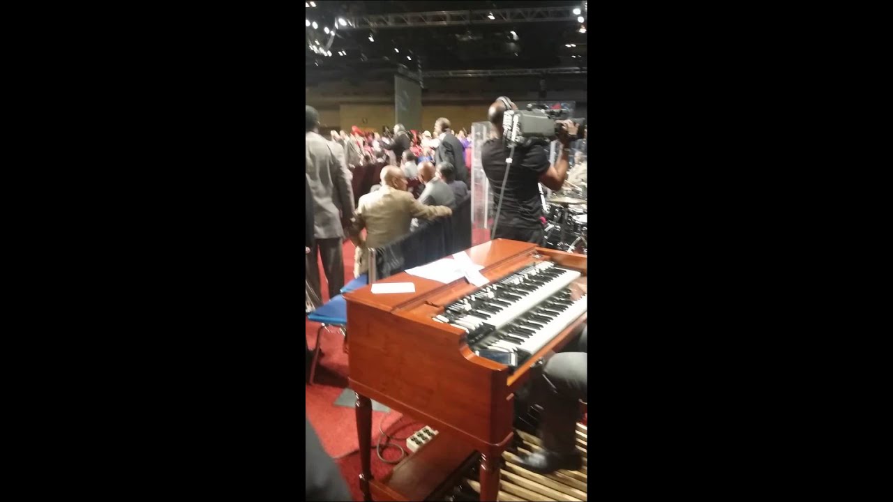 2014  COGIC CONVOCATION PRAISE BREAK WED NIGHT