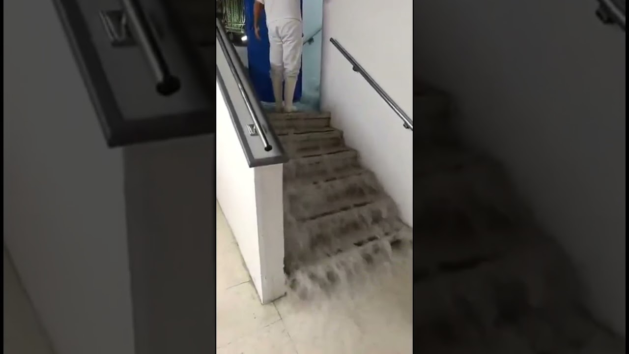 #Sevilla | As&iacute; est&aacute; el interior del Hospital Virgen Macarena #inundacion #lluvias #hospitalmacarena