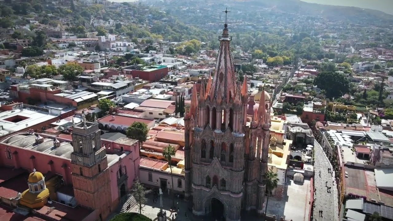 Parroquia de San Miguel Arcángel / Construção neogótica no México