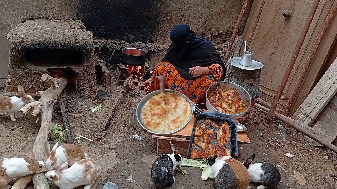 عشان لقمه العيش اتظلمت كتير وشربت المره من كعاني وبشتغل عند كل الناس ما لقيتش كلمه حلوه تطيب خاطري