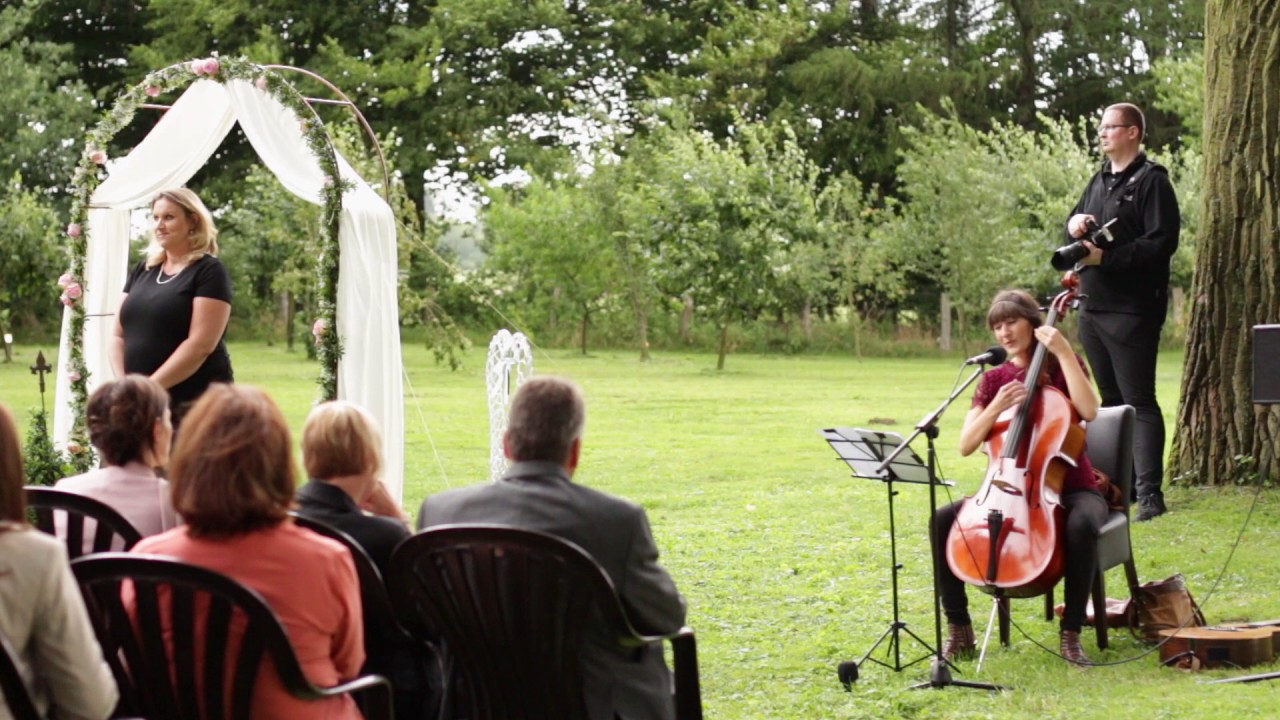 F&uuml;r immer ab jetzt - Johannes Oerding (Cover von Eva Croissant) bei einer Hochzeit / Trauung