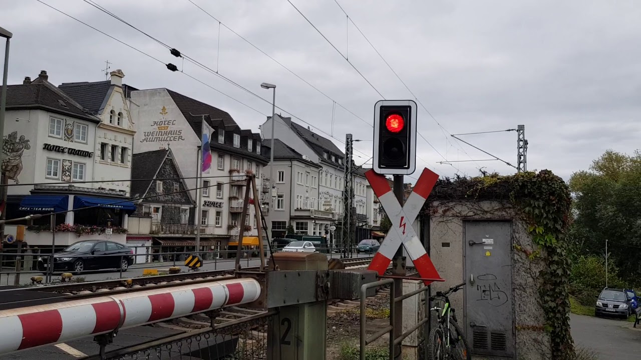 Bahnübergang Rüdesheim am Rhein // Railroad Crossing // Spoorwegovergang