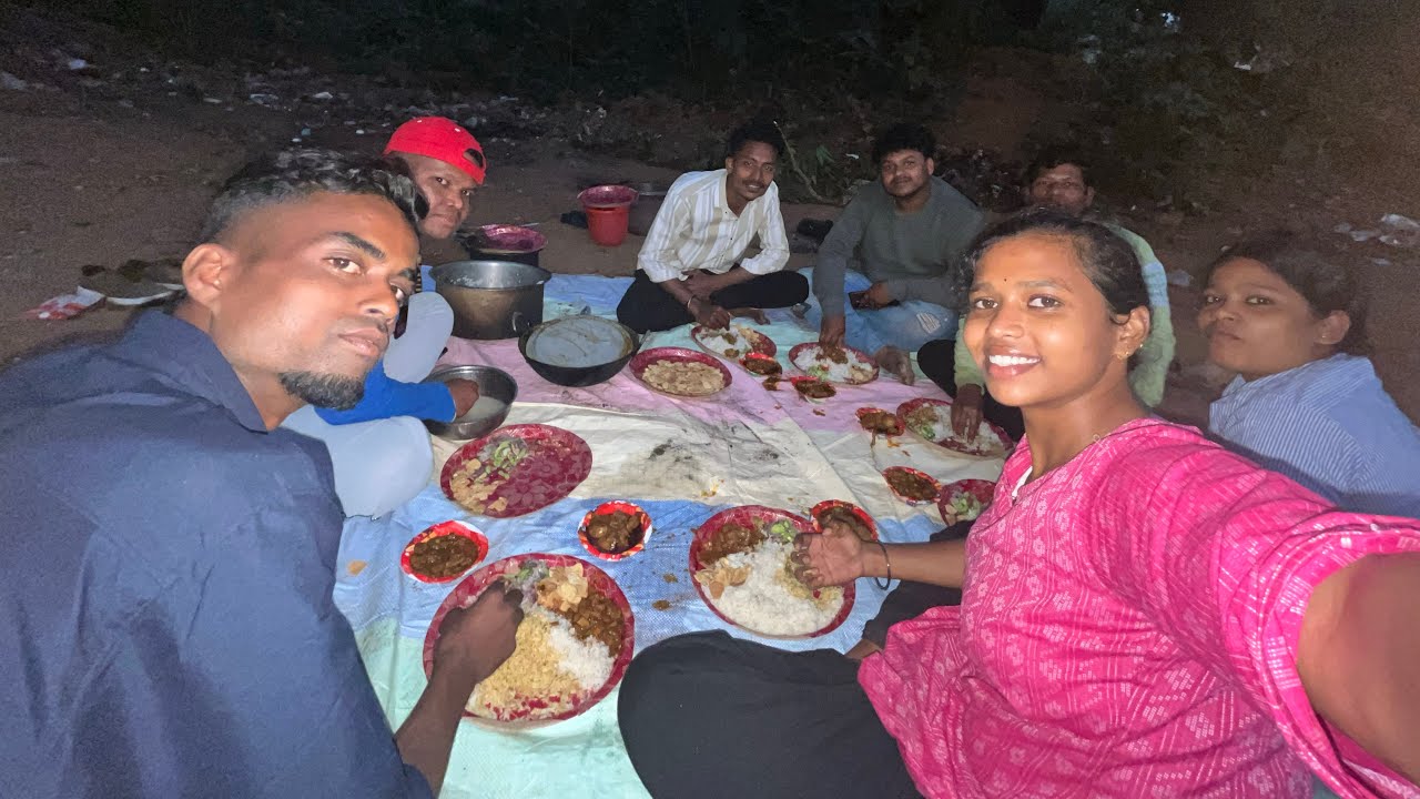 Enjoying Chicken // Mashroom Curry🥘With Rice And Salad 🍛 At Narayani Temple ………
