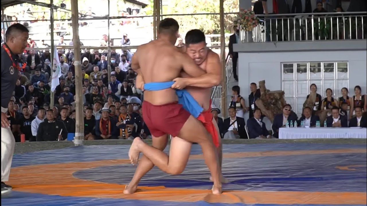 Hornbill International Naga wrestling 2023 (1-й раунд), деревня Чиечама, 4 декабря 2023 года.