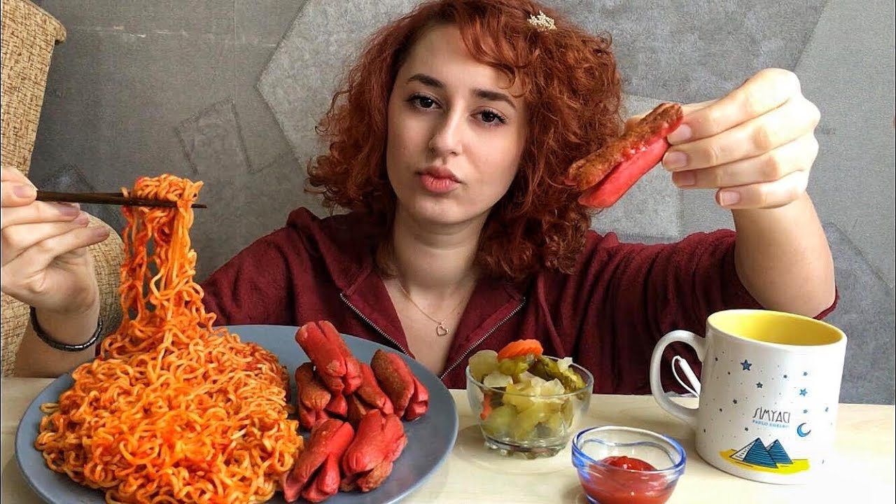 ACILI NOODLE EŞLİĞİNDE DOĞRULUK CESARET OYNADIK| YEMEK YİYEREK KİLO VERDİM!