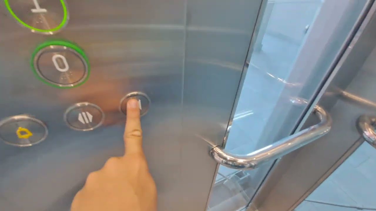 (EPIC FAIL!) a orona elevator in cypr Park in radzionków in poland