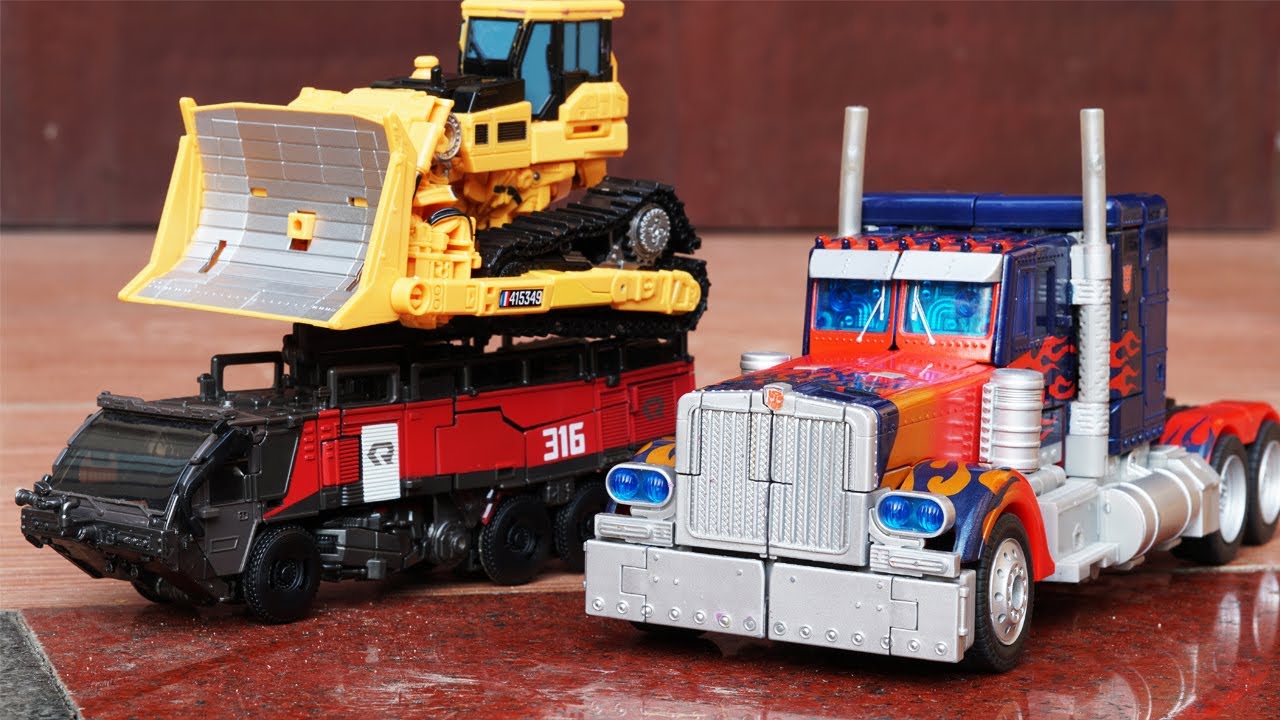 Transformers Robot Film Stop Motion - Leader Class Optimus, Sentinel Prime Decepticon SwiftTransform