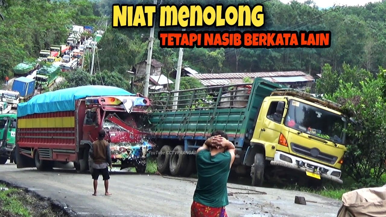 Detik Detik Menegangkan! terekam jelas truk tronton mundur nabrak kabin truk yang ada dibelakangnya