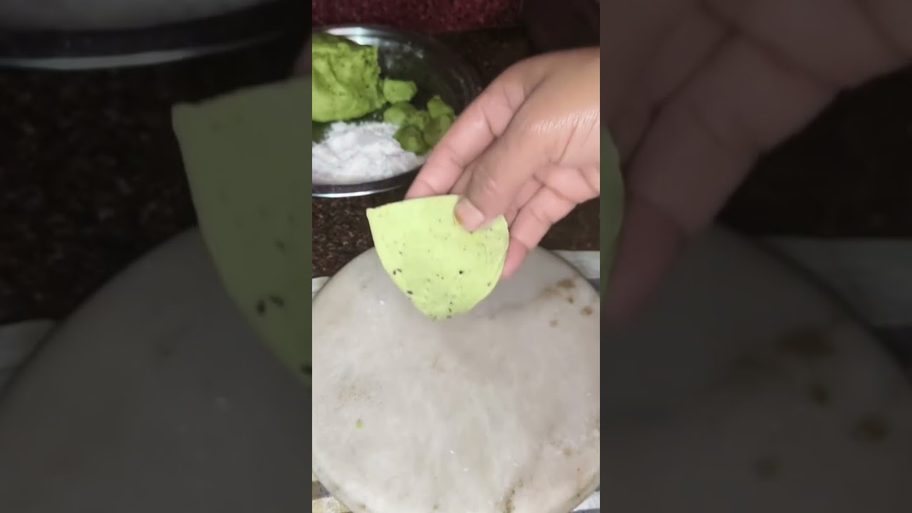 Mater aur dhaniya patti ki mathri recipe Easy to make 😋