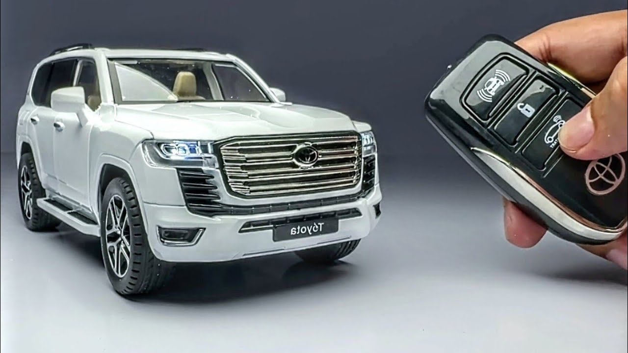 Распаковка самых реалистичных литых машинок: радиоуправляемая модель Toyota Land Cruiser LC300 в ...