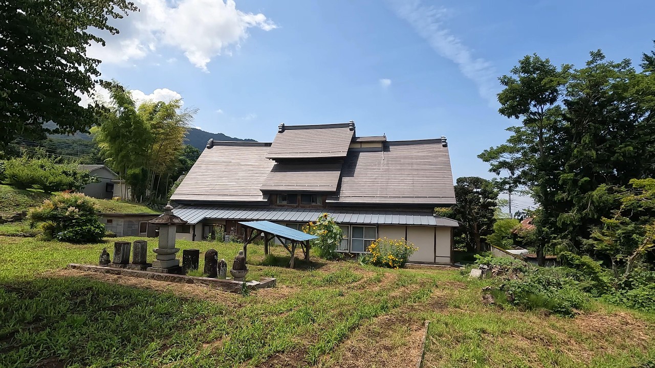【山梨県甲州市】日本で唯一無二の超個性的な古民家が潜む隠れ里巡り