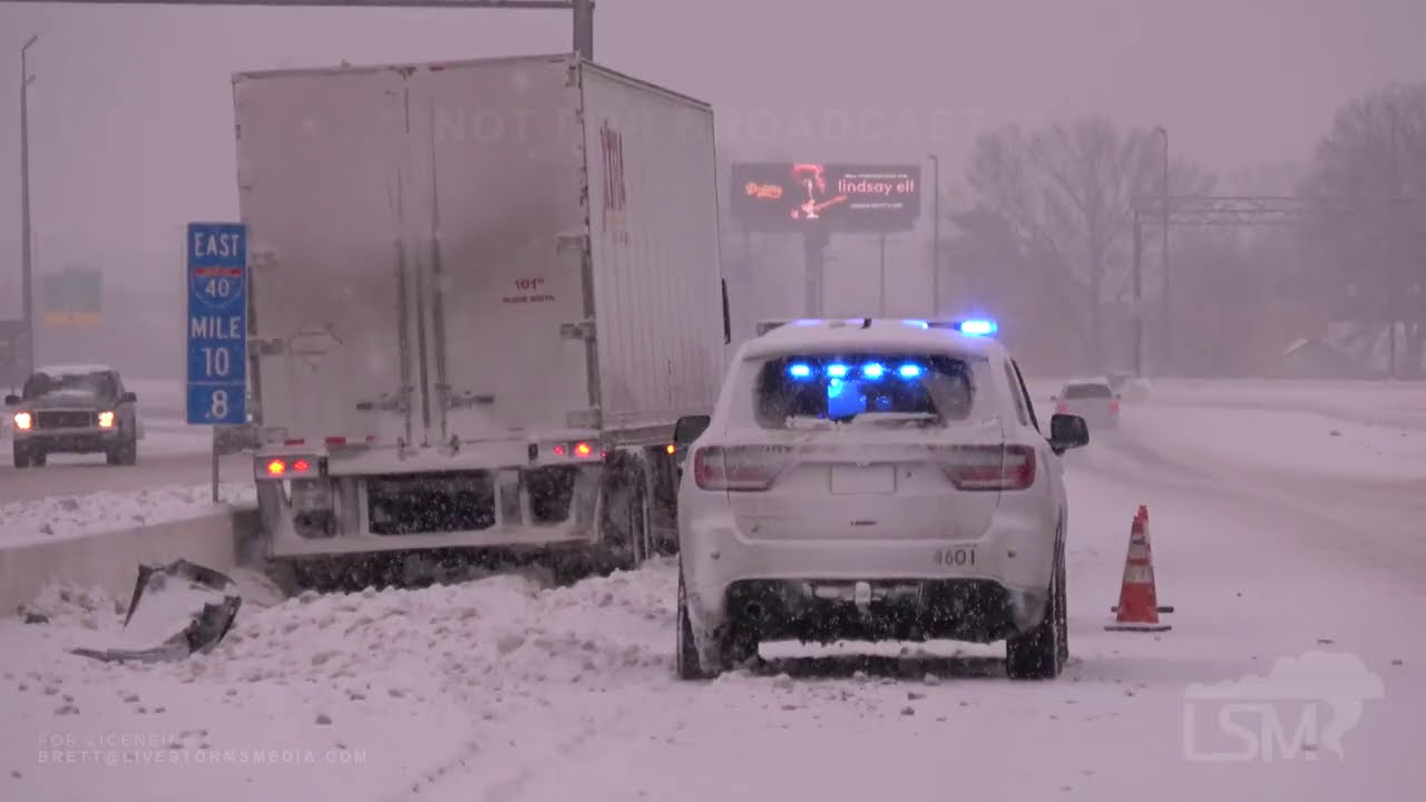02-17-2021 Memphis, TN - Heavy Snow - Traffic Accidents on I-240 - Vehicles in Walls