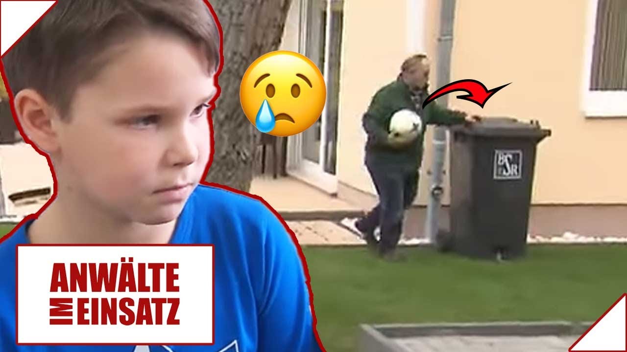 Kinder-Hasser schmeißt Fußball IN DEN MÜLL 😡​ | 1/2 | Anwälte im Einsatz SAT