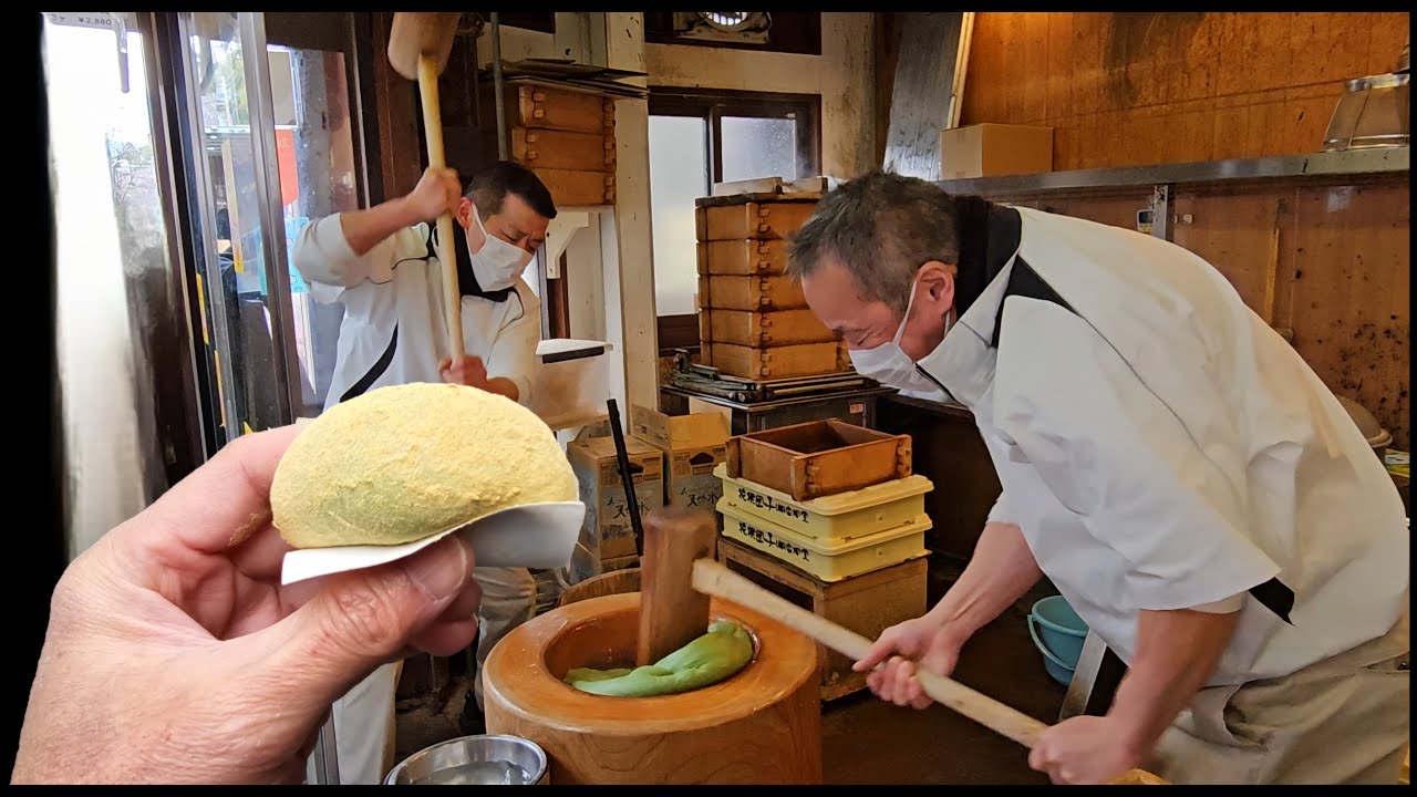 Mochi Master Pounding at Nara, Kyoto!! Japanese Street Food 🇯🇵