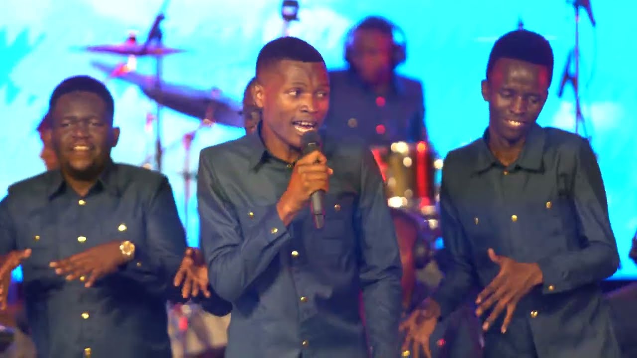 PRAISE TEAM TAG FOREST YA KWANZA -TWASOMA NI NJEMA SANA
