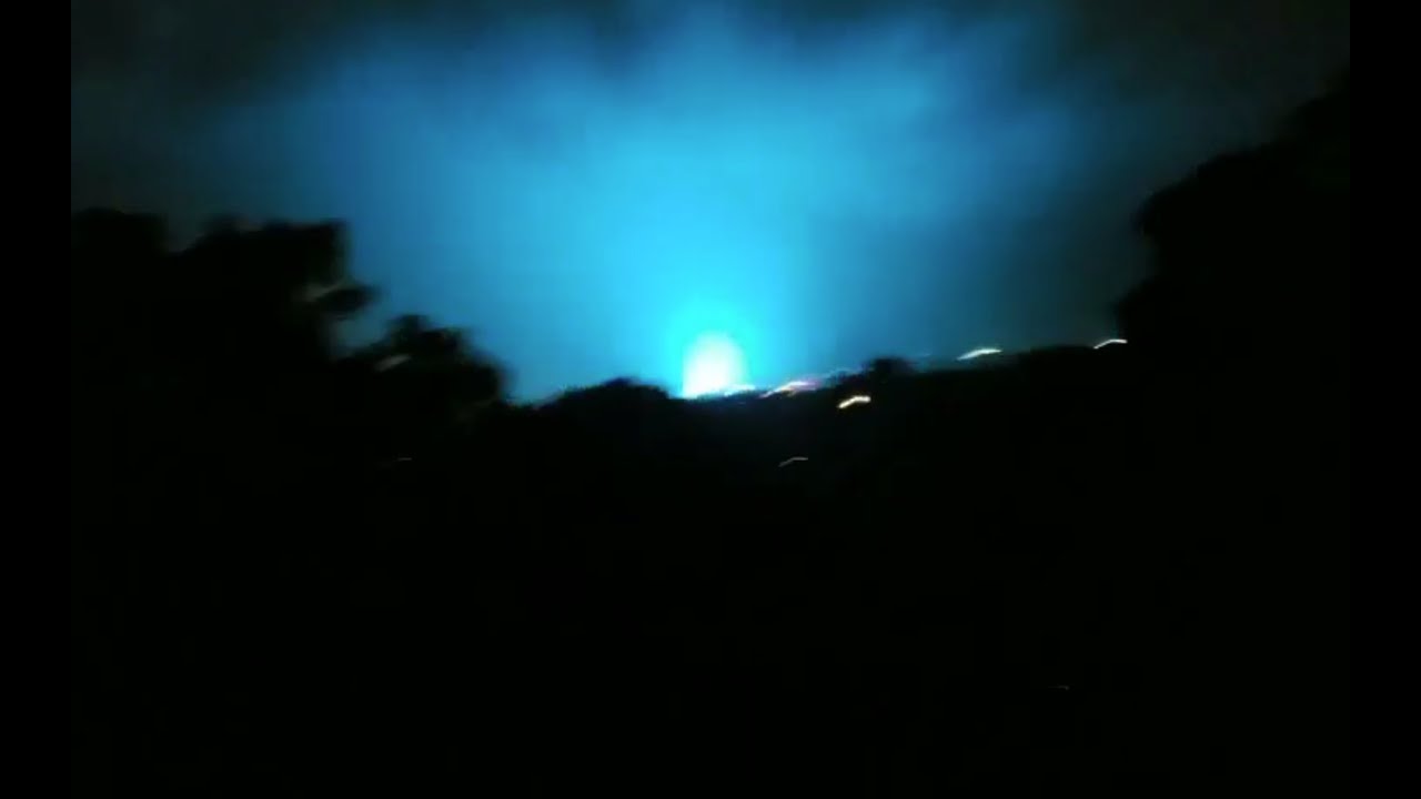 WATCH: Sapulpa power flashes as tornadoes move in.
