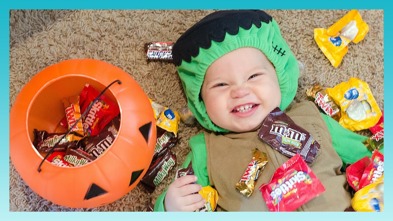 TRICK OR TREAT! | Look Who's Vlogging: Daily Bumps
