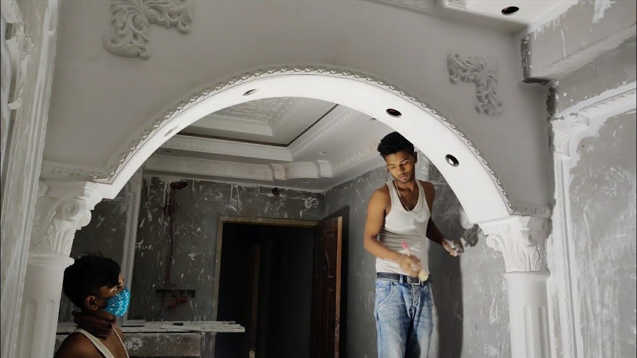 Get a gypsum round pillar gate in the middle of the drawing dining to see the sophisticated look