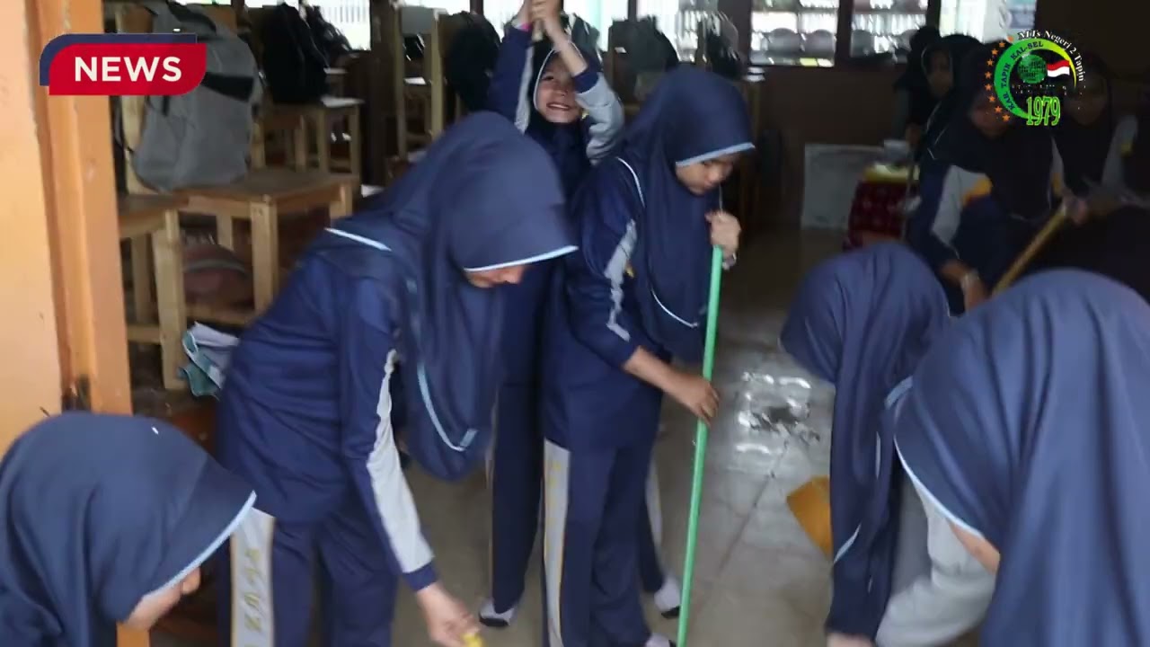 MTsN 2 Tapin Laksanakan Kegiatan Jum’at Bersih, Wujudkan Lingkungan Madrasah yang Sehat dan Nyaman