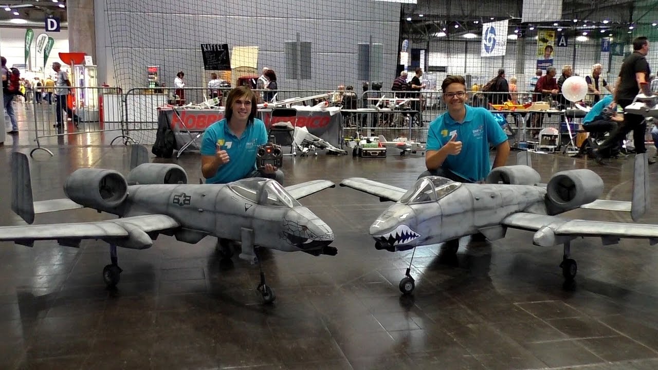 STUNNING !!! 2 HUGE RC LIGHTWEIGHT A-10 THUNDERBOLT II WARTHOG SCALE MODEL JETS INDOOR FLIGHT SHOW