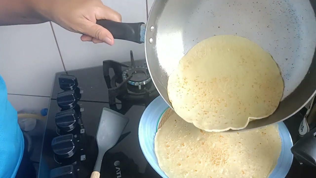 Bem fácil e prático de fazer, panqueca com recheio de frango.