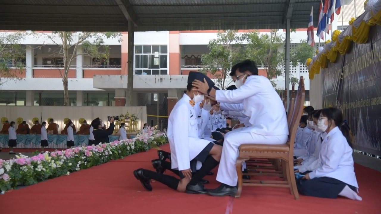 โรงเรียนกาญจนาภิเษกวิทยาลัย สุพรรณบุรี จัดพิธีประดับตราสัญลักษณ์พระปรมาภิไธยย่อ ภปร