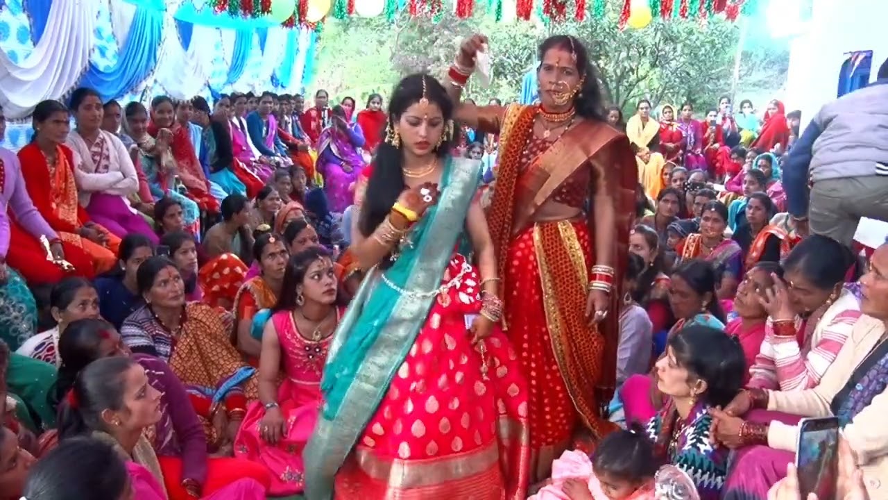 महिला संगीत में दुल्हन के डांस पर जीजा ओर मामा  ने उड़ाए नोट