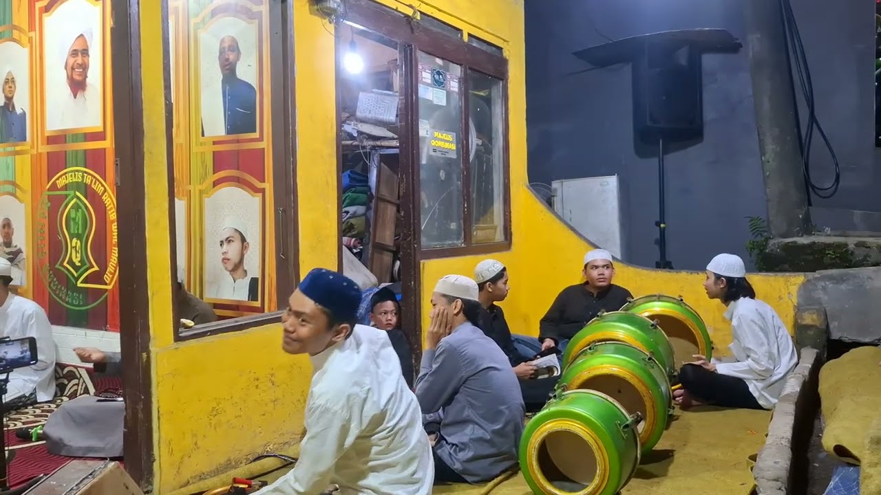 Pembacaan Burdah Al imam Bushiri ,di majelis qombinasi.