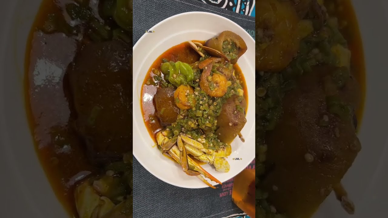 Sauce gombo accompagné de pate de maïs 🔥ajout : crabes 🦀 d’eau douce, crevettes 🍤 et peau de bœuf 🐂