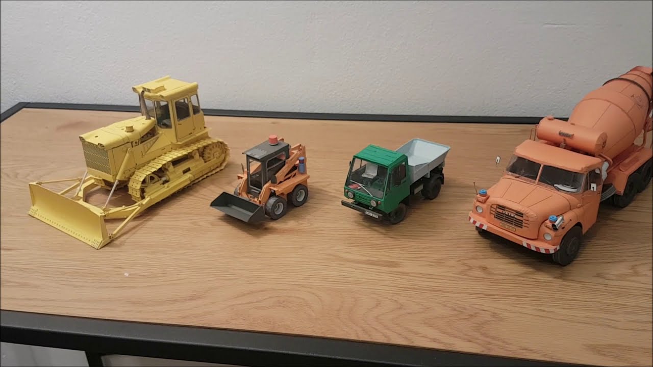 Bulldozer ČTZ T-130 from paper